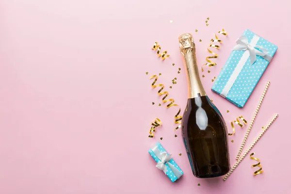 Fles Champagne Met Gekleurde Glitter Confetti Geschenkdoos Ruimte Voor Tekst — Stockfoto