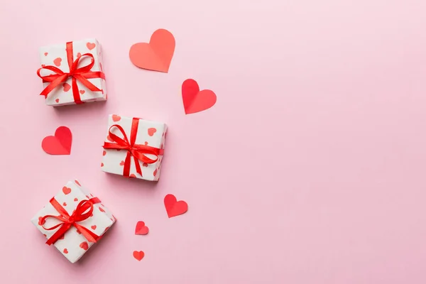 Composição Dia Dos Namorados Caixa Presente Vermelho Com Arco Coração — Fotografia de Stock