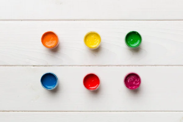 Frascos Con Gouache Diferentes Colores Sobre Fondo Color Pasatiempo Pintando — Foto de Stock