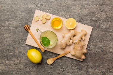 Doğal soğuk algınlığı ve grip ilaçları. Bağışıklık uyarımı ve virüs koruması için doğal malzemeler. Üst görünüm düzlüğü.