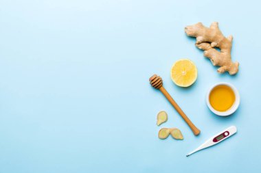 Doğal soğuk algınlığı ve grip ilaçları. Bağışıklık uyarımı ve virüs koruması için doğal malzemeler. Üst görünüm düzlüğü.