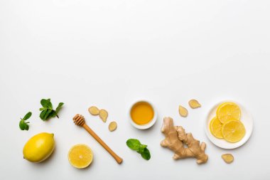 Doğal soğuk algınlığı ve grip ilaçları. Bağışıklık uyarımı ve virüs koruması için doğal malzemeler. Üst görünüm düzlüğü.