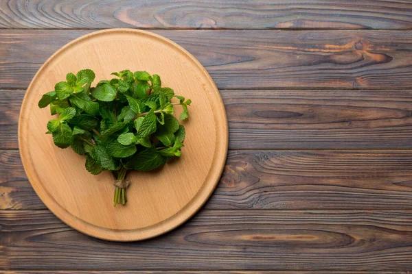 Fresh Mint Cutting Board Table Top View Flat Lay Space — Stock Photo, Image