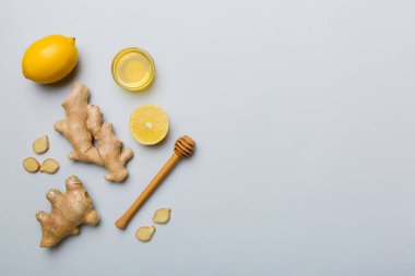 Doğal soğuk algınlığı ve grip ilaçları. Bağışıklık uyarımı ve virüs koruması için doğal malzemeler. Üst görünüm düzlüğü.