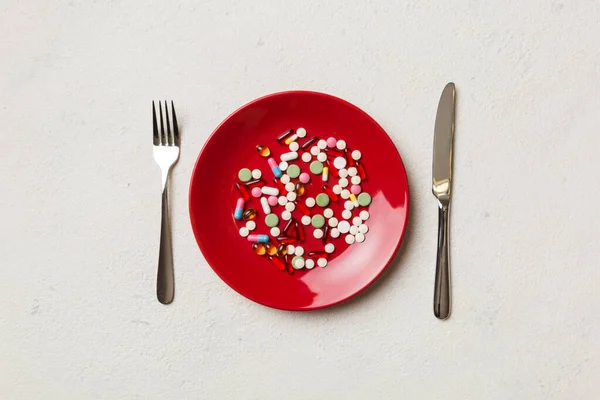 Muitas Pílulas Perda Peso Diferentes Suplementos Como Alimentos Placa Redonda — Fotografia de Stock