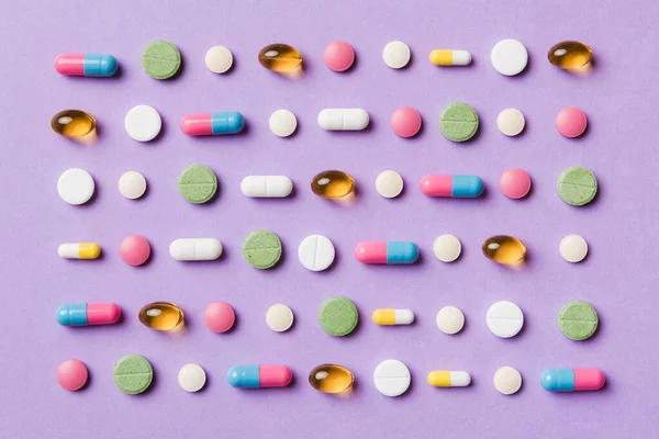 Molte Pillole Diverse Spazio Testo Sfondo Colorato Vista Dall Alto — Foto Stock