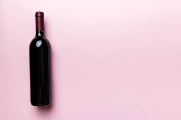 Eine Flasche Rotwein Auf Dem Tisch Flache Lage Draufsicht Mit — Stockfoto