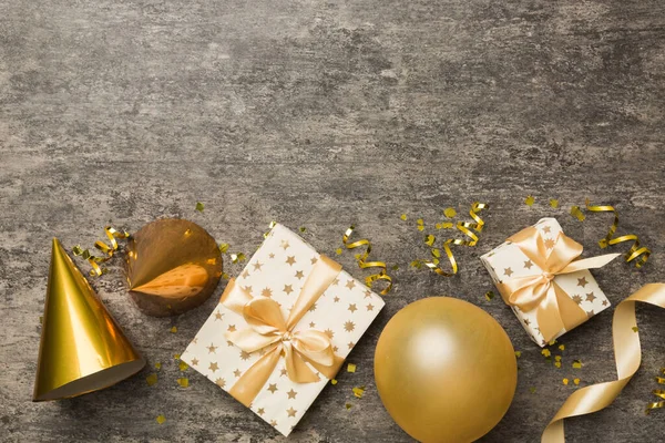 Vakantie Achtergrond Met Kleurrijke Ballon Cadeau Confetti Vlakke Lay Stijl — Stockfoto