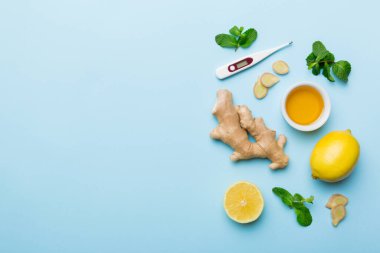 Doğal soğuk algınlığı ve grip ilaçları. Bağışıklık uyarımı ve virüs koruması için doğal malzemeler. Üst görünüm düzlüğü.