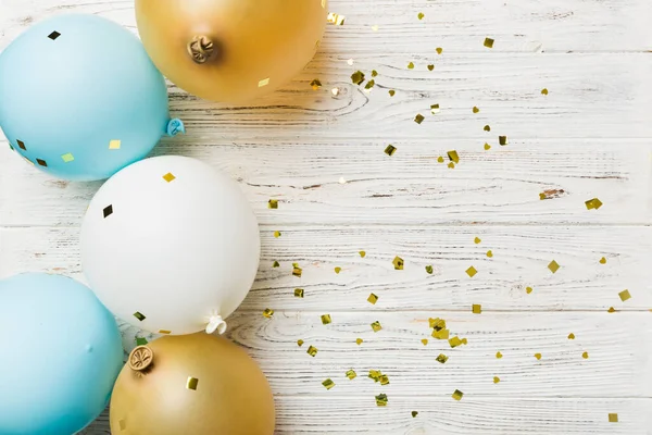 Tło Wakacyjne Kolorowym Balonem Prezentem Konfetti Płaski Styl Karta Urodzinowa — Zdjęcie stockowe
