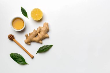 Doğal soğuk algınlığı ve grip ilaçları. Bağışıklık uyarımı ve virüs koruması için doğal malzemeler. Üst görünüm düzlüğü.