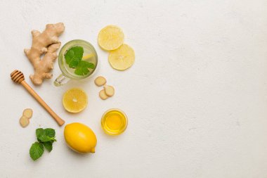 Doğal soğuk algınlığı ve grip ilaçları. Bağışıklık uyarımı ve virüs koruması için doğal malzemeler. Üst görünüm düzlüğü.