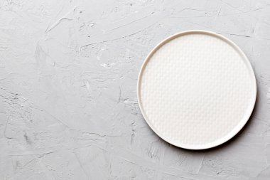 Beton zemin üzerinde boş ışık plakası üst görünümü. Tasarımın için boş boşluk.