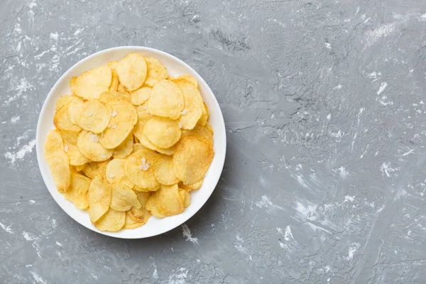 Potato Chips Bowl Isolated Colored Background Delicious Crispy Potato Chips — Stock Photo, Image
