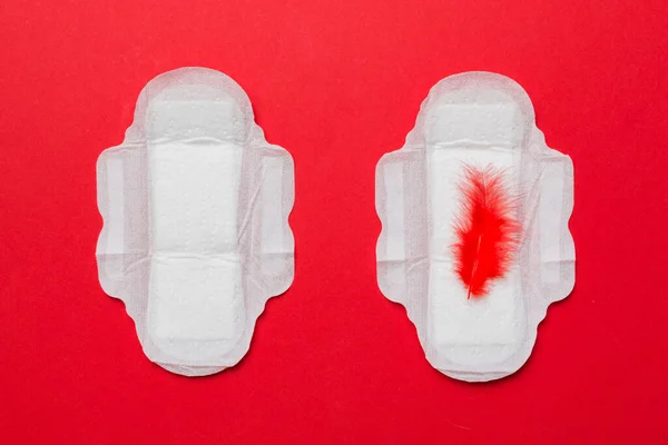 Produk Kebersihan Wanita Atau Pembalut Wanita Dengan Bulu Merah Pada — Stok Foto