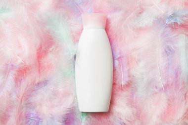 Spa kozmetik ürünleri, krem şişeleri, markalaşma modelleri, tüylü üst manzara. Düz yatıyordu.