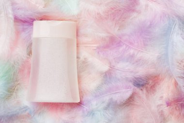 Spa kozmetik ürünleri, krem şişeleri, markalaşma modelleri, tüylü üst manzara. Düz yatıyordu.