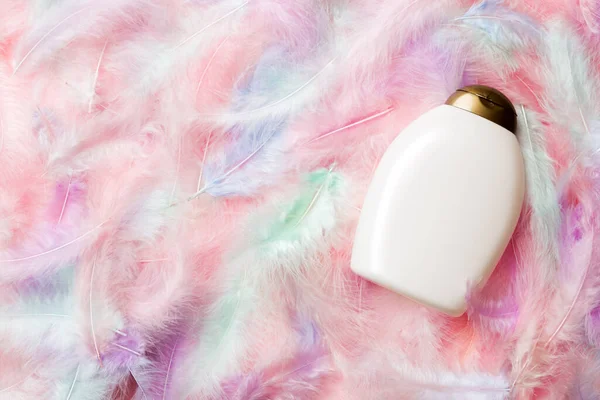 Spa kozmetik ürünleri, krem şişeleri, markalaşma modelleri, tüylü üst manzara. Düz yatıyordu.