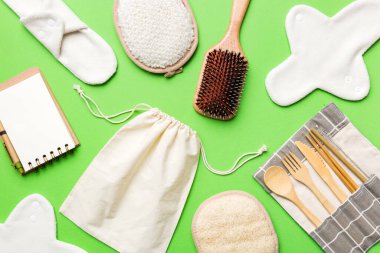 Sıfır atık. Çevre dostu günlük aksesuarlar. en üstteki görünüm.