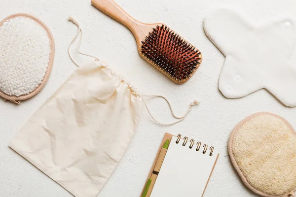 Sıfır atık. Çevre dostu günlük aksesuarlar. en üstteki görünüm.