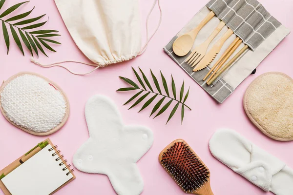 Sıfır atık. Çevre dostu günlük aksesuarlar. en üstteki görünüm.