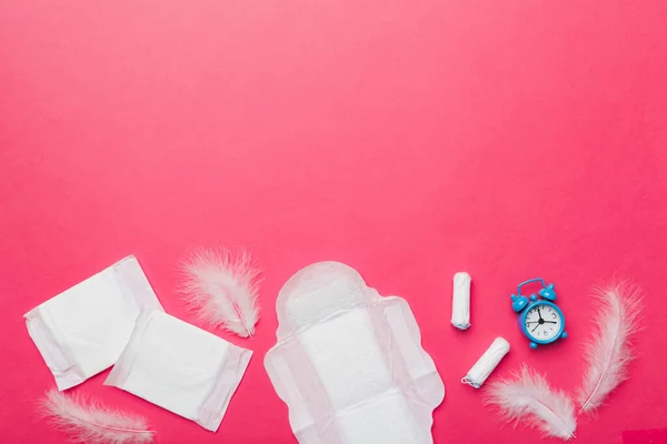 Réveil Sonore Avec Tampons Hygiéniques Féminins Serviettes Hygiéniques Menstruelles Concept — Photo