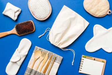 Sıfır atık. Çevre dostu günlük aksesuarlar. en üstteki görünüm.