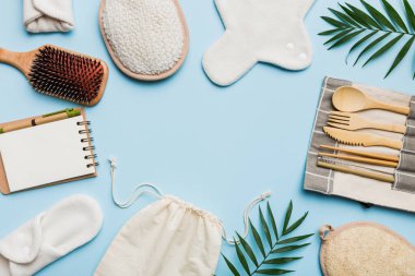 Sıfır atık. Çevre dostu günlük aksesuarlar. en üstteki görünüm.