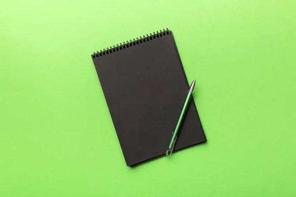 Cuaderno Escuela Sobre Fondo Color Bloc Notas Espiral Negro Sobre — Foto de Stock
