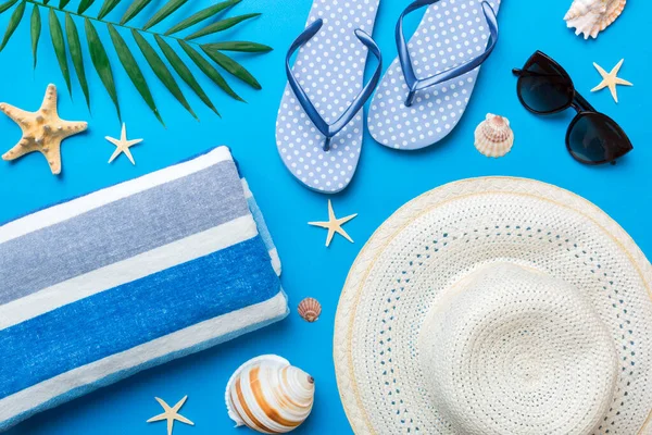 Zomervakantie Concept Plat Lag Strand Accessoires Handdoek Bovenaanzicht Ruimte Voor — Stockfoto