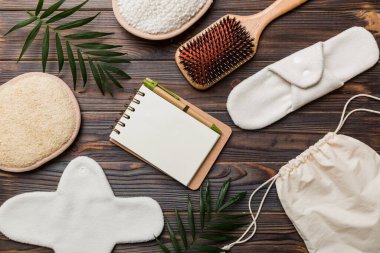 Sıfır atık. Çevre dostu günlük aksesuarlar. en üstteki görünüm.