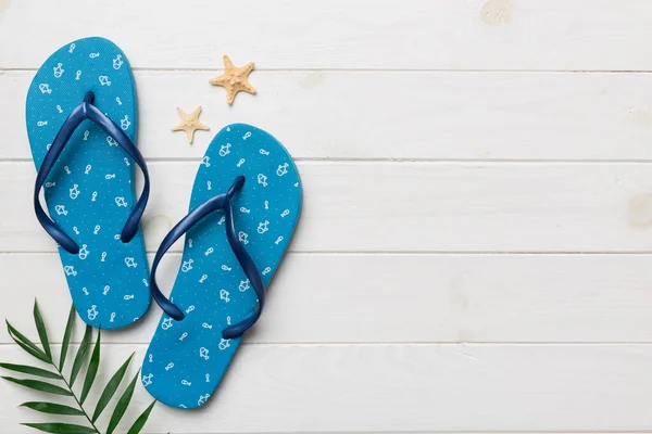 Flat Lay Composition Flip Flops Seashell Colored Background Space Text — Foto de Stock