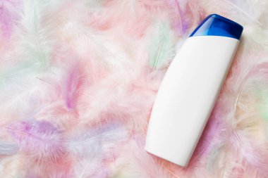 Spa kozmetik ürünleri, krem şişeleri, markalaşma modelleri, tüylü üst manzara. Düz yatıyordu.