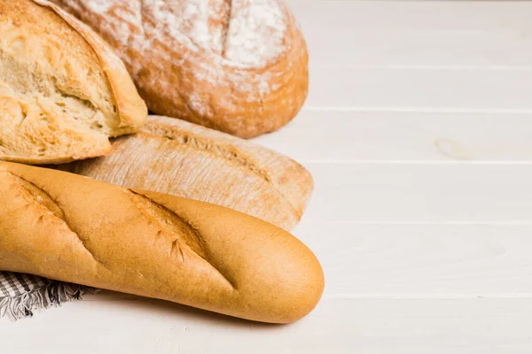 Pães Naturais Caseiros Diferentes Tipos Pão Fresco Como Fundo Perspectiva — Fotografia de Stock