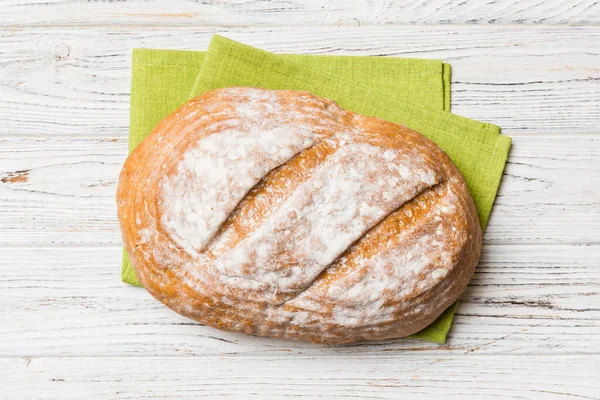 Nybakat Läckert Franskt Bröd Med Servett Rustik Bordsutsikt Friska Vita — Stockfoto