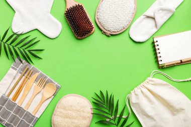 Sıfır atık. Çevre dostu günlük aksesuarlar. en üstteki görünüm.