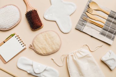 Sıfır atık. Çevre dostu günlük aksesuarlar. en üstteki görünüm.