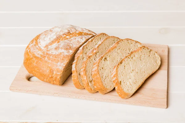 Sortiment Čerstvě Krájeného Pečeného Chleba Ubrouskem Rustikálním Stolním Výhledu Zdravý — Stock fotografie