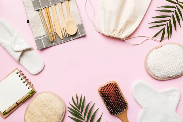 Sıfır atık. Çevre dostu günlük aksesuarlar. en üstteki görünüm.