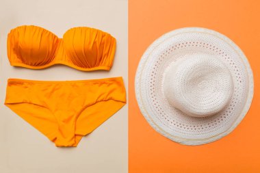 Kadın mayo ve plaj aksesuarları renkli arka plan yaz seyahati konseptine düz bir görünüm kazandırıyordu. Bikini mayo, hasır şapka ve deniz topuklu ayakkabı. Üst görünümü kopyala.