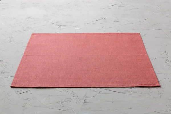 水泥背景下食品用红桌布的透视 你的设计空间是空的 — 图库照片