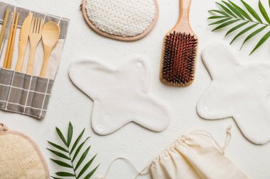 Sıfır atık. Çevre dostu günlük aksesuarlar. en üstteki görünüm.