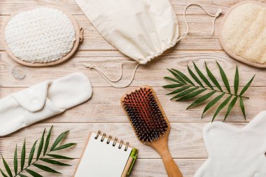 Sıfır atık. Çevre dostu günlük aksesuarlar. en üstteki görünüm.