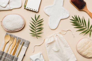 Sıfır atık. Çevre dostu günlük aksesuarlar. en üstteki görünüm.