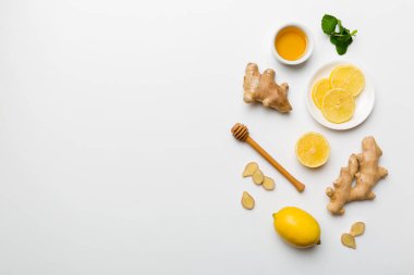 Doğal soğuk algınlığı ve grip ilaçları. Bağışıklık uyarımı ve virüs koruması için doğal malzemeler. Üst görünüm düzlüğü.