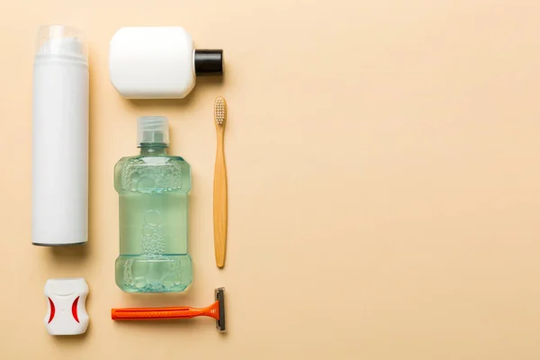 Composición Con Cosméticos Baño Mesa Maquinilla Afeitar Pasta Dientes Jabón —  Fotos de Stock