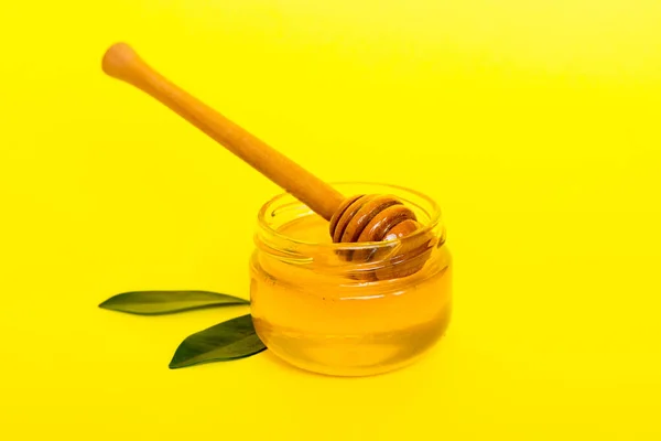 Honey Jar Leaves Honey Dipper Colored Background Top View Copy — Stock Photo, Image