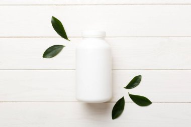 İlaçlar, ilaç şişesi, sağlık ve tıbbi destek. Vitamin hapları. Yeşil yapraklı vitaminler, doğal organik biyo takviyeler, fotokopi alanı..