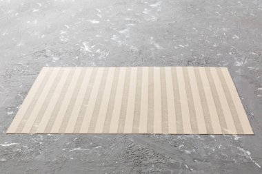 Çimento arka planındaki yemek için masa örtüsü perspektifi. Tasarımın için boş boşluk.