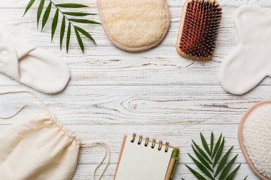 Sıfır atık. Çevre dostu günlük aksesuarlar. en üstteki görünüm.